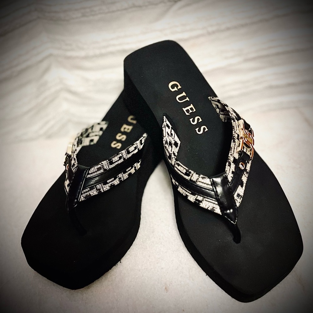 GUESS Black and White Patterned Sandals